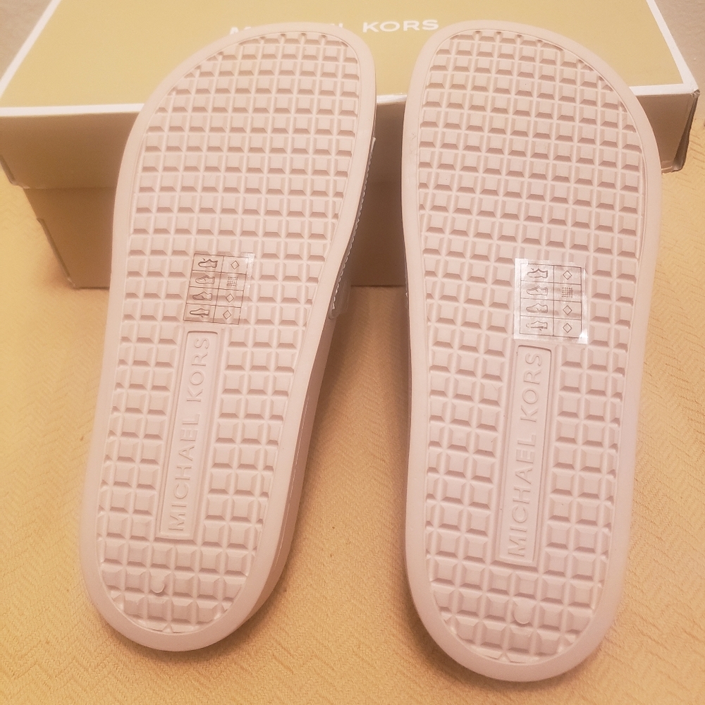 Brand New Michael Kors Gilmore Slides - Picture 4 of 5